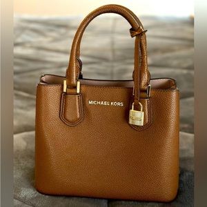 Authentic Michael Kors Satchel Purse. Gold Hardware